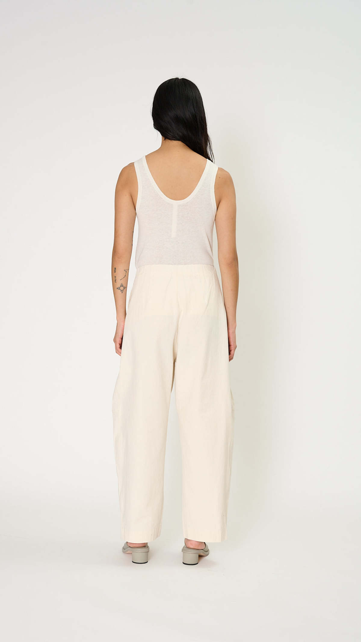 新品未使用⭐️Lauren Manoogian Lap  パンツ Lauren Manoogian New Structure Pants - Natural | Garmentory
