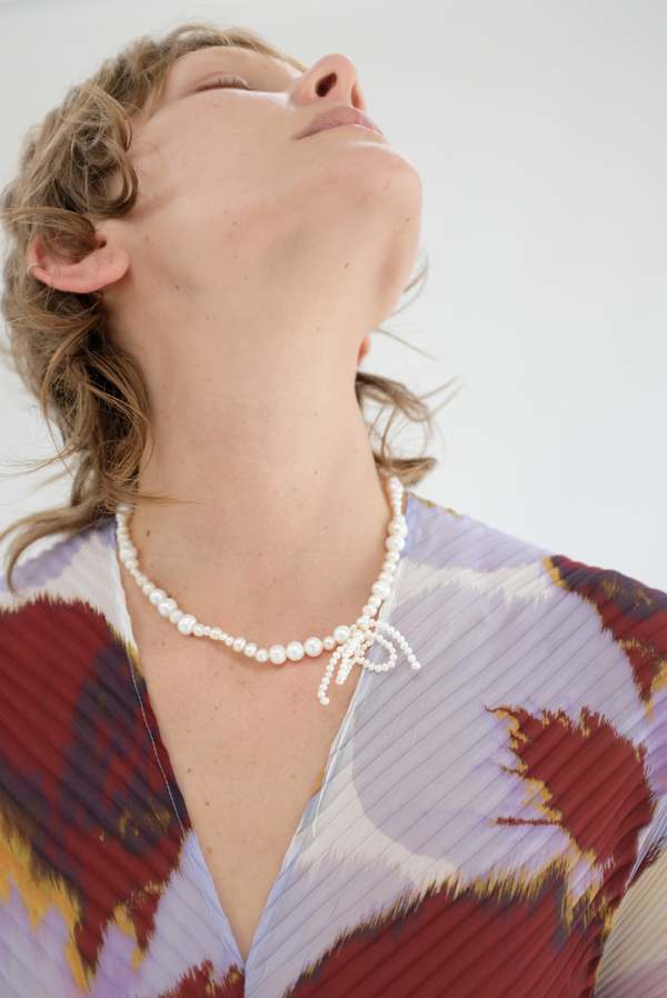 Beklina Labro Otto Pearl Bow Necklace - Pearl/Gold Beklina Labro Otto Pearl Bow Necklace - Pearl/Gold