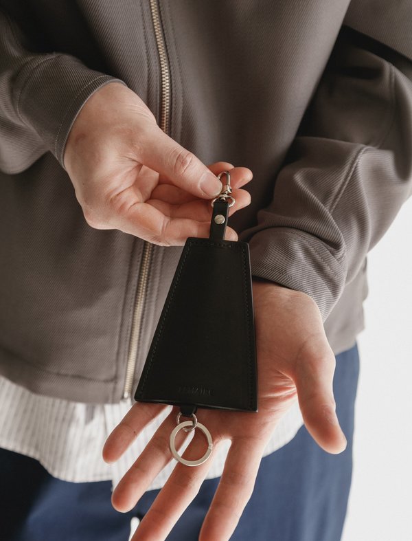 Triangle-Key-Holder-Black-