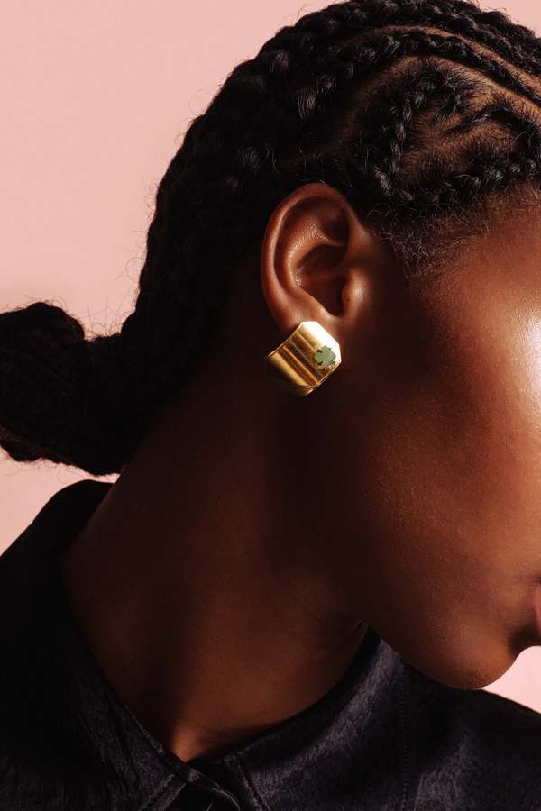 Wouters & Hendrix Curved ID Earrings with Chrysoprase - Gold Wouters & Hendrix Curved ID Earrings with Chrysoprase - Gold