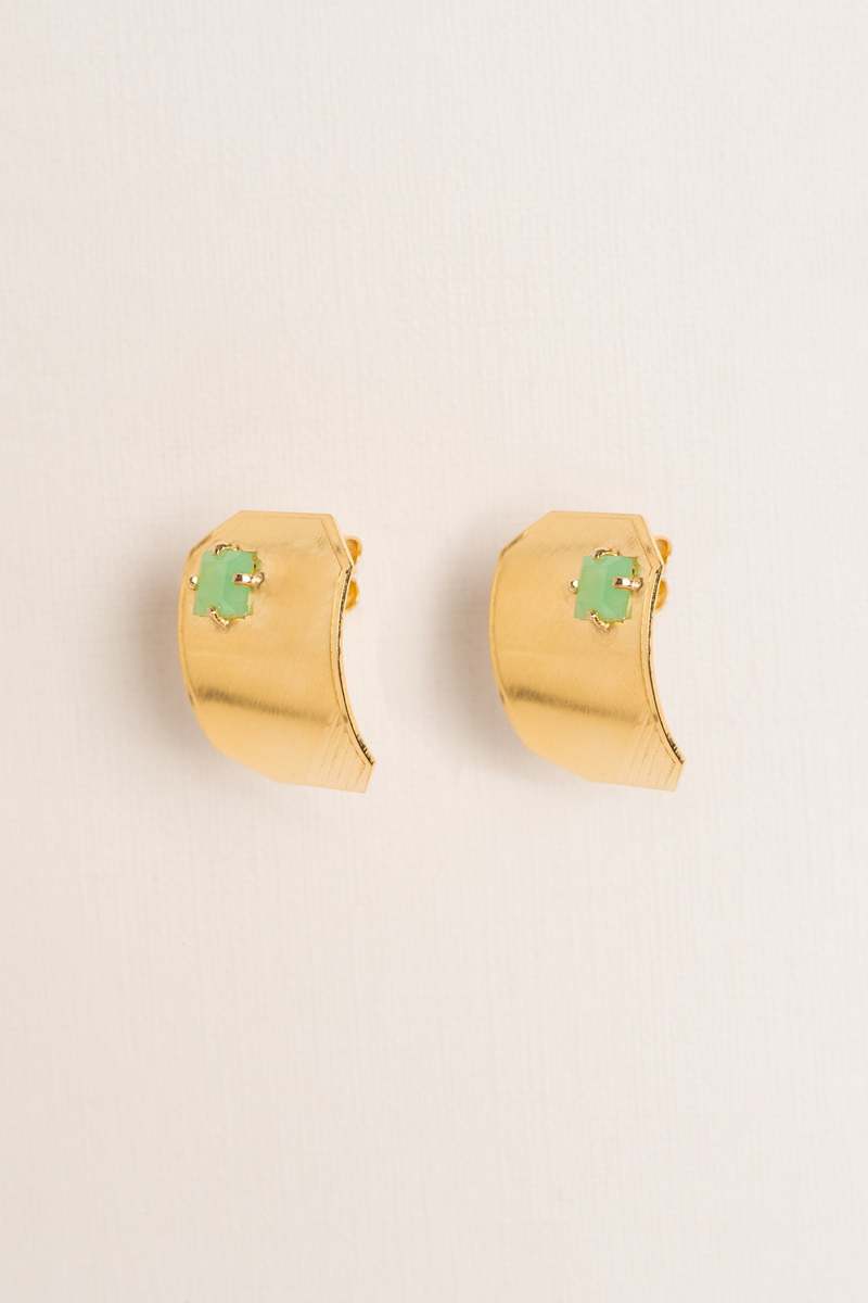 Wouters & Hendrix Curved ID Earrings with Chrysoprase - Gold Wouters & Hendrix Curved ID Earrings with Chrysoprase - Gold