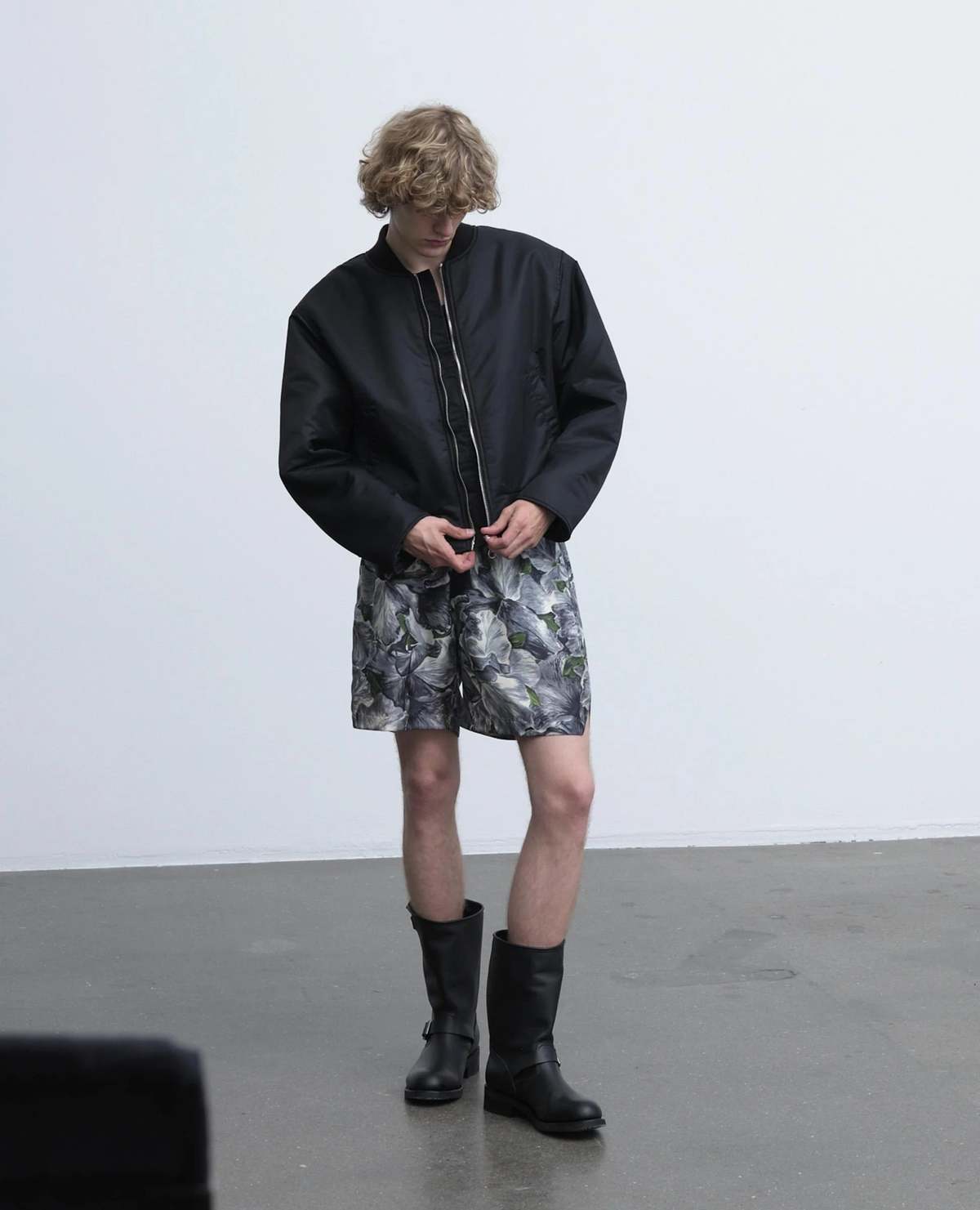Sunflower-Silk-Bomber---Black- 