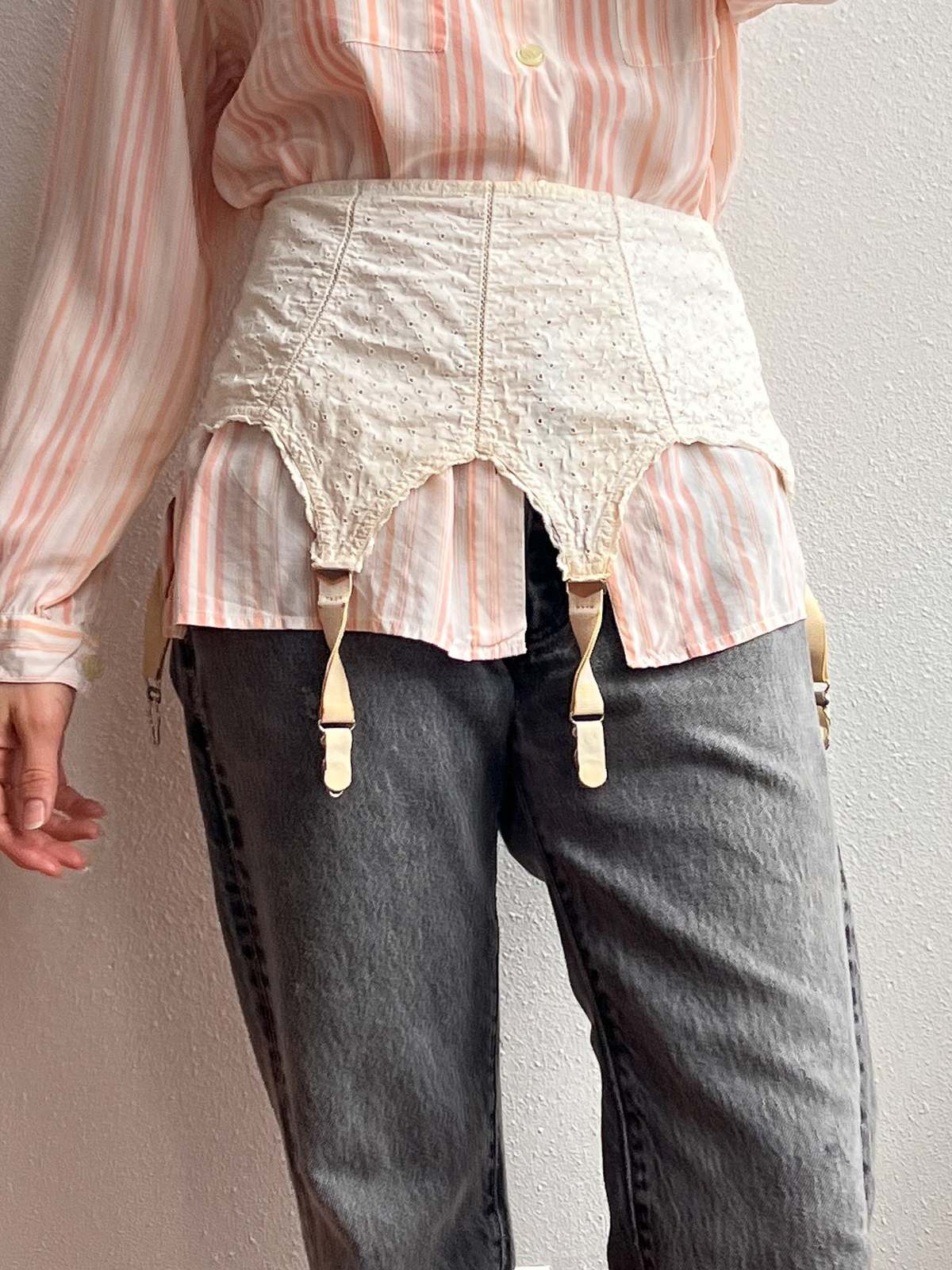 was ist der unterschied zwischen spülmittel und gleitgel garter belt jeans main image 0