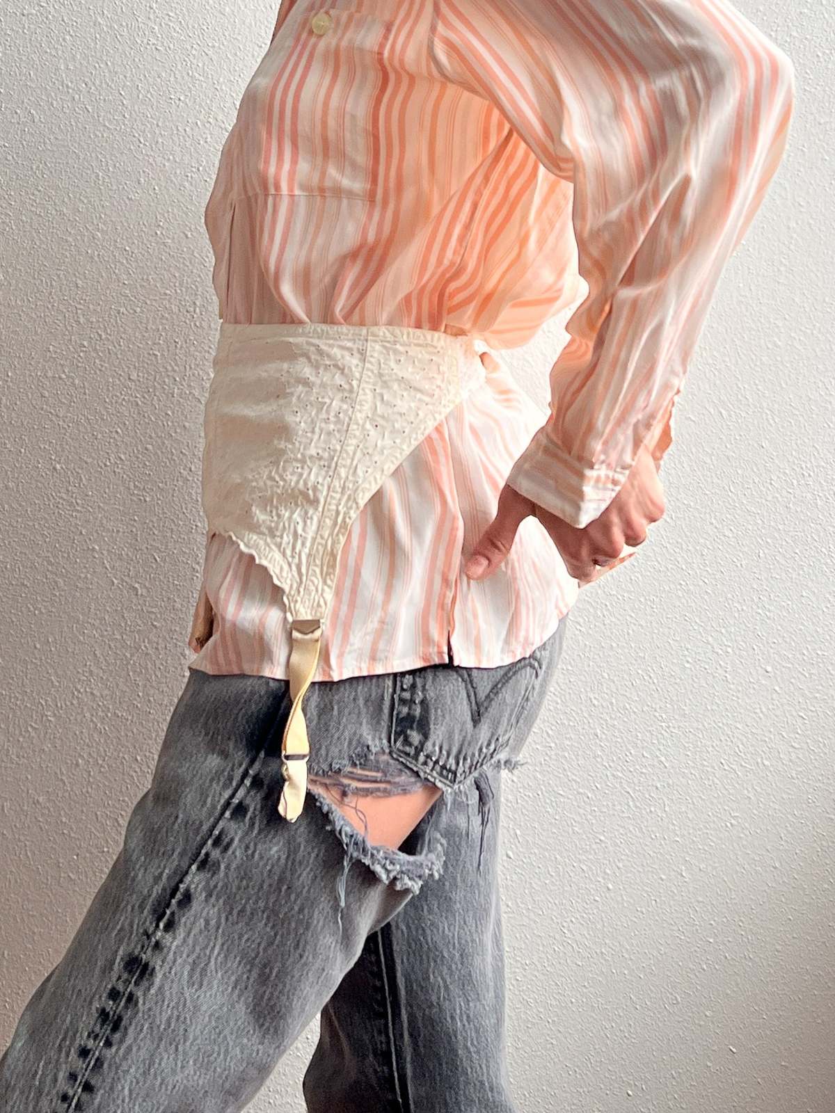 was ist der unterschied zwischen spülmittel und gleitgel Vintage Antique Eyelet Garter Belt
