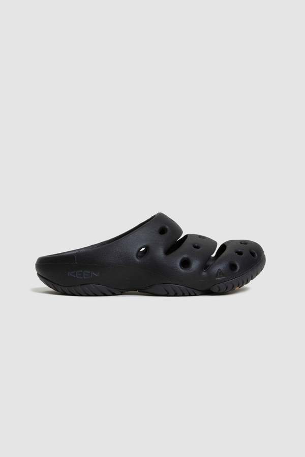 Keen Yogui Clog - Black/Magnet | Garmentory