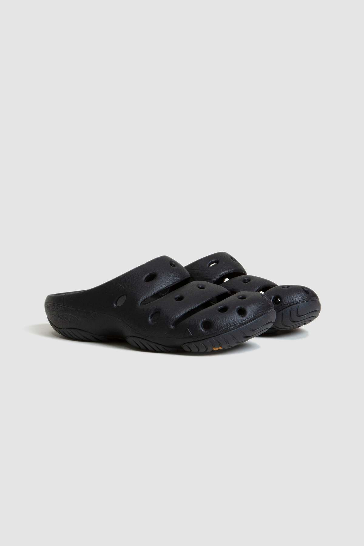 Keen Yogui Clog - Black/Magnet | Garmentory