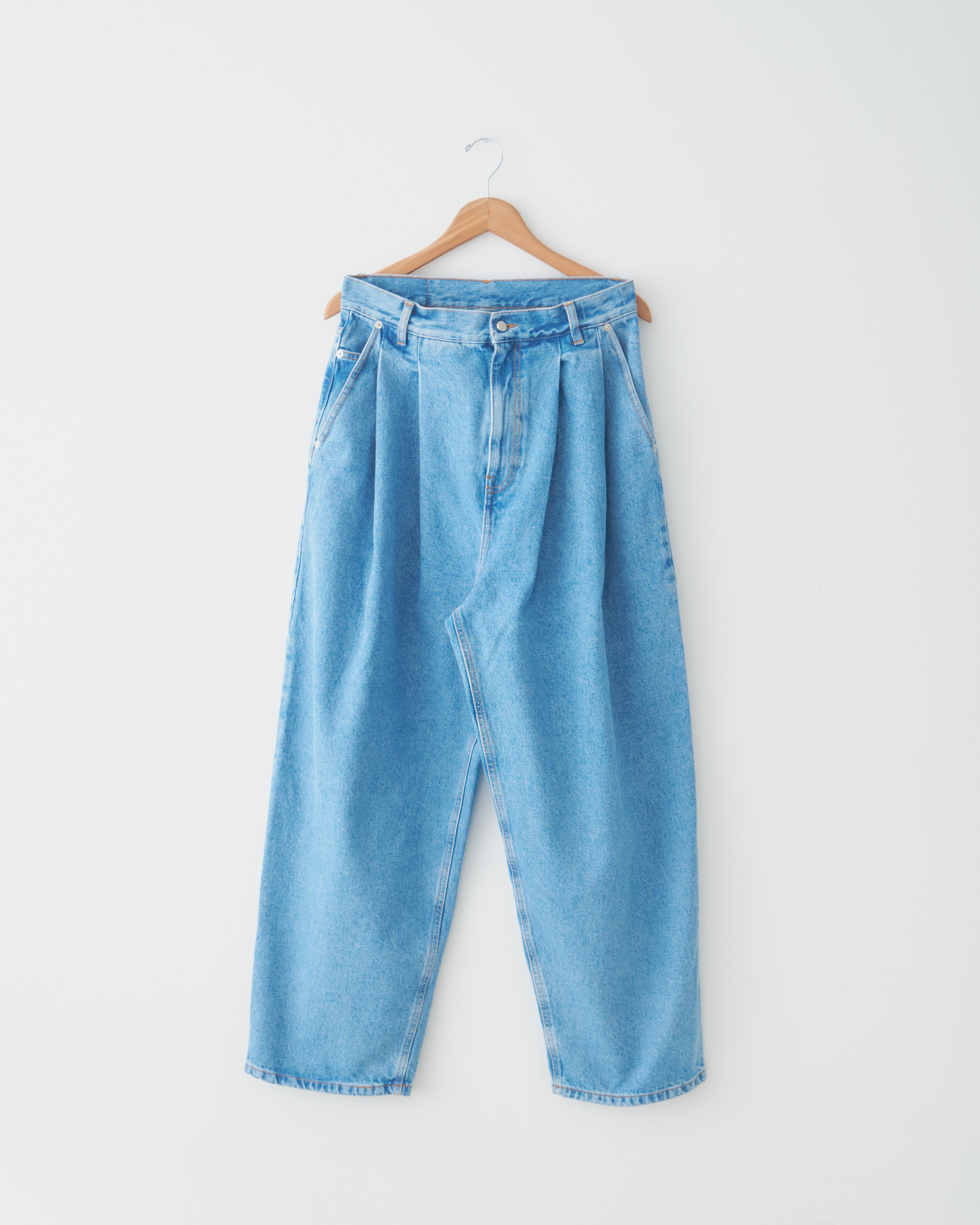 HED MAYNER \"PLEATED DENIM\"（Size：M） Blue Pleated Jeans by Hed Mayner on Sale
