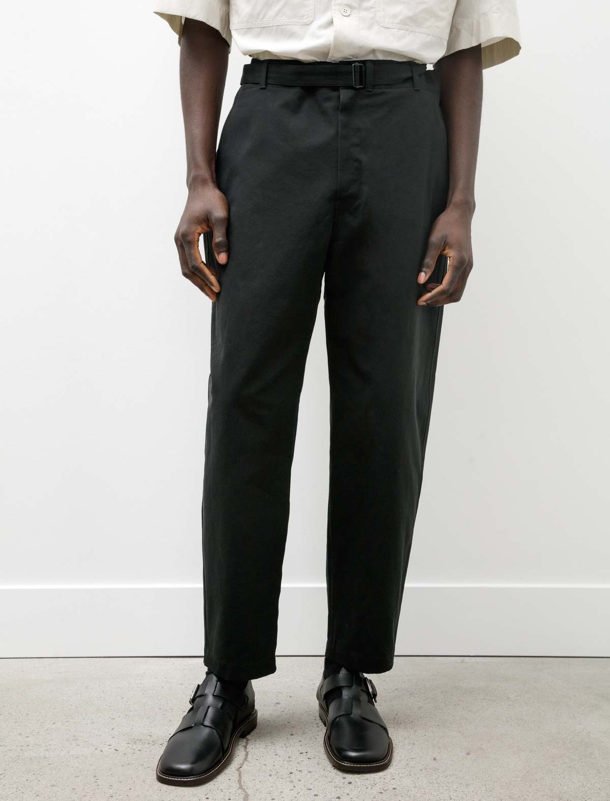 【関税込み】LEMAIRE ブラック Pleated Carrot トラウザーズ Lemaire: Men's Pleated Carrot Pants (Black) | DSMNY E-SHOP