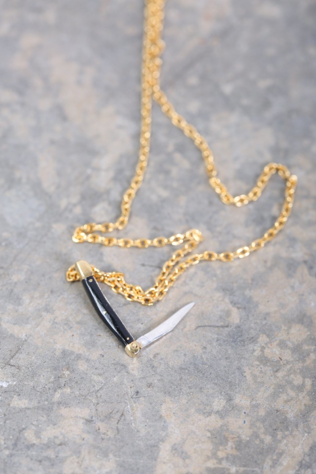 Switchblade-Necklace-