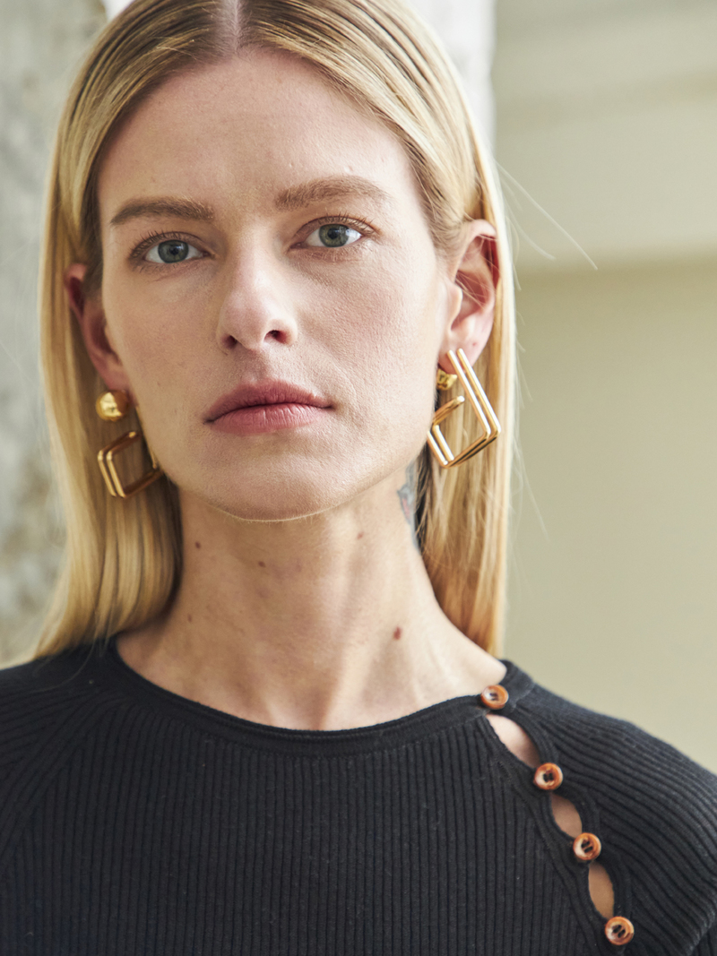 Maison De Ines Side Button Modal Long T Shirt  - Black