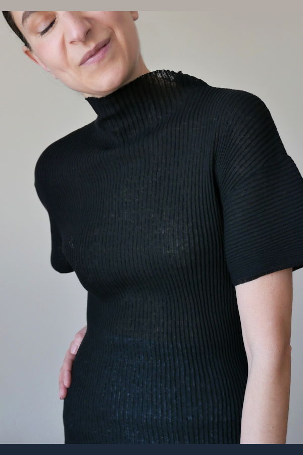 Rus THE BRAND PLUMA MOCK NECK - BLACK