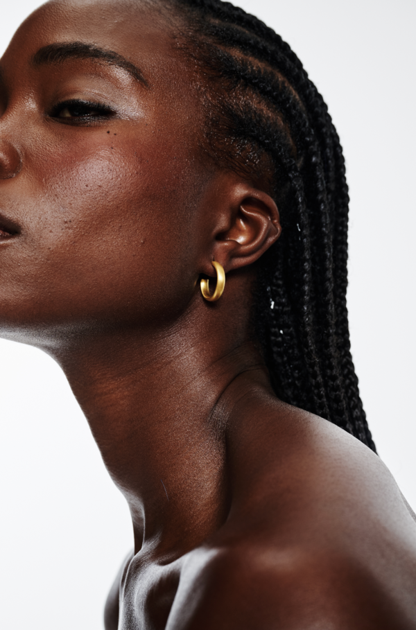 Sunday Stephens FROSTED HOOP SMALL - GOLD