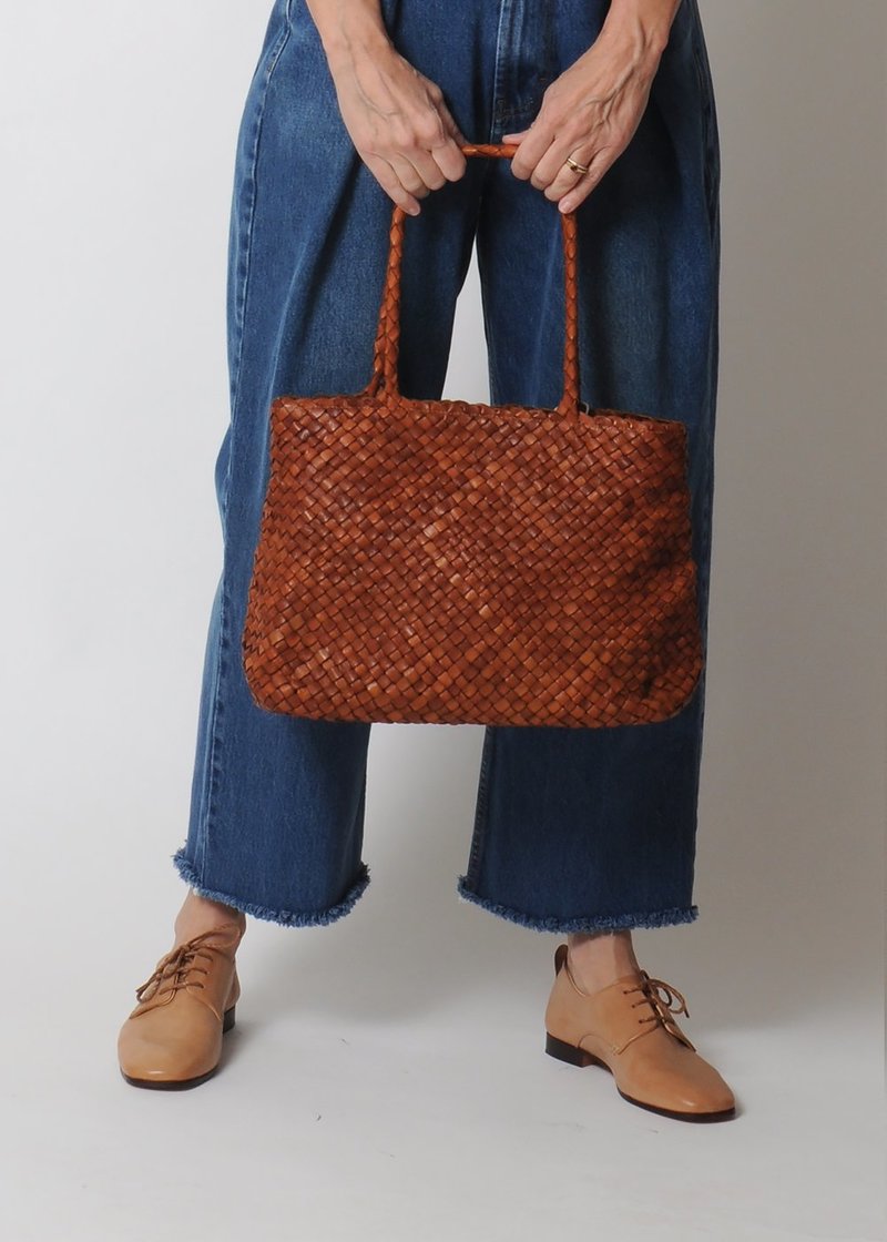 DRAGON DIFFUSION | VINTAGE MESH TOTE 8949 TAN[正規品/関税込] Dragon Diffusion - Vintage Mesh Tote Tan, Woven Leather Bag