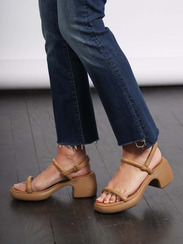 靴 CAMPER Thelma Sandal WOME Thelma Black Sandals for Women - Spring/Summer collection