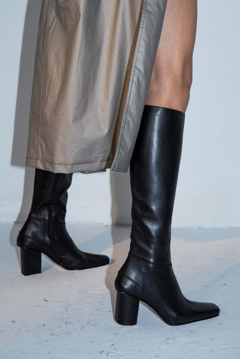 Dubi Leather Cuadrado High Boot - Black