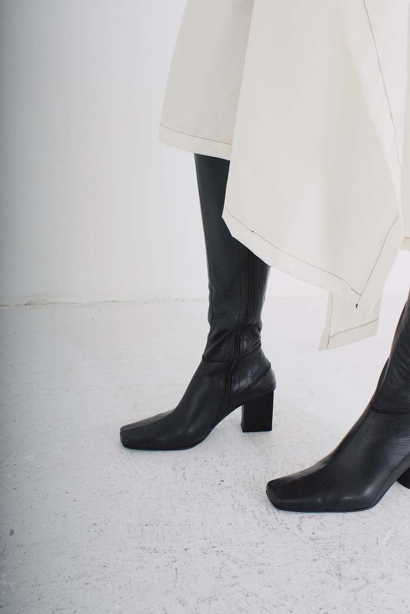 Dubi Leather Cuadrado High Boot - Black