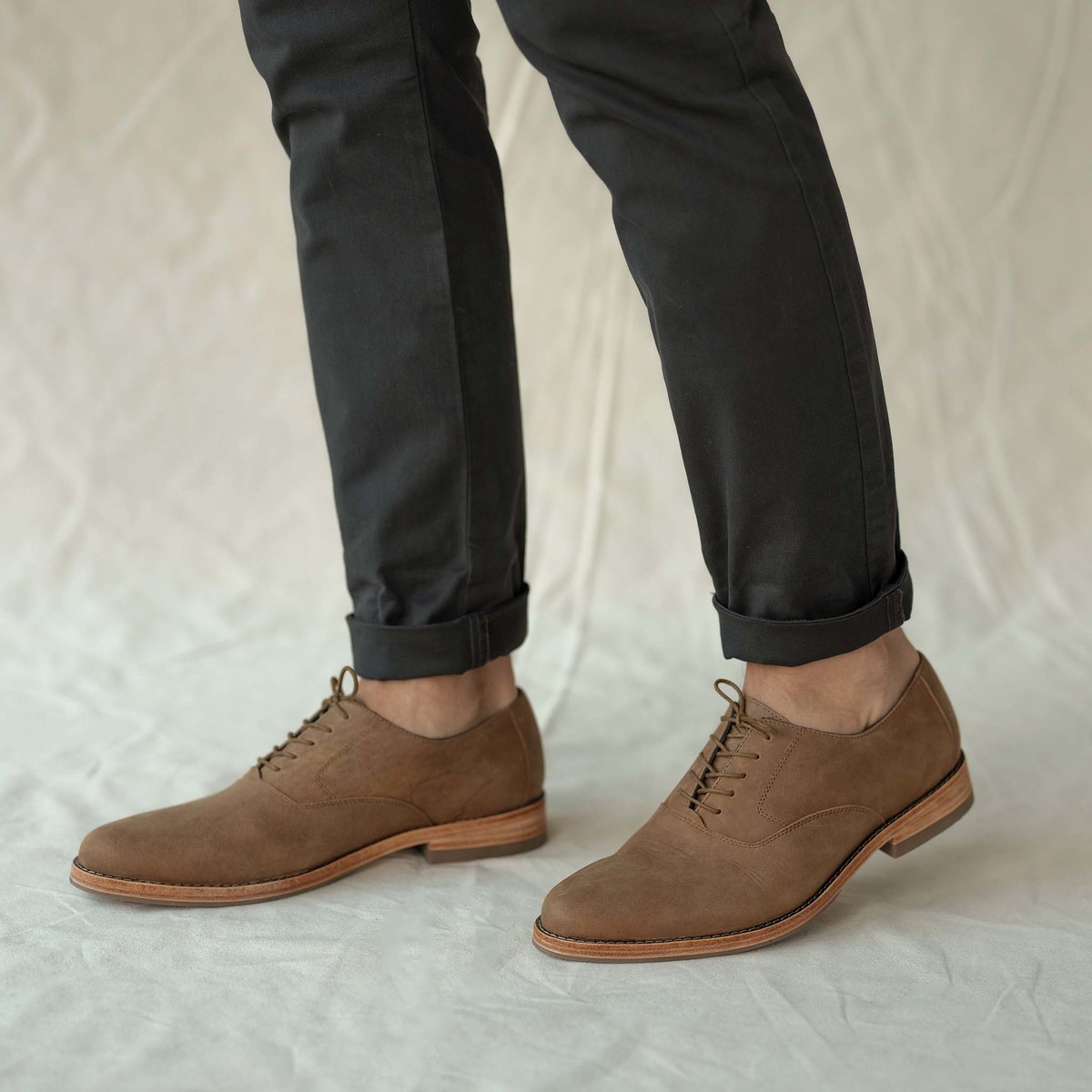 Nisolo Men\'s Light Brown Suede Oxfords Nisolo | Men main image 3