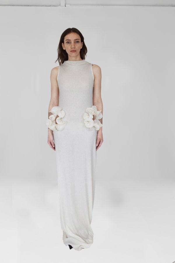 Maet Viola Cotton Knit Dress With 3d Flowers - Creme