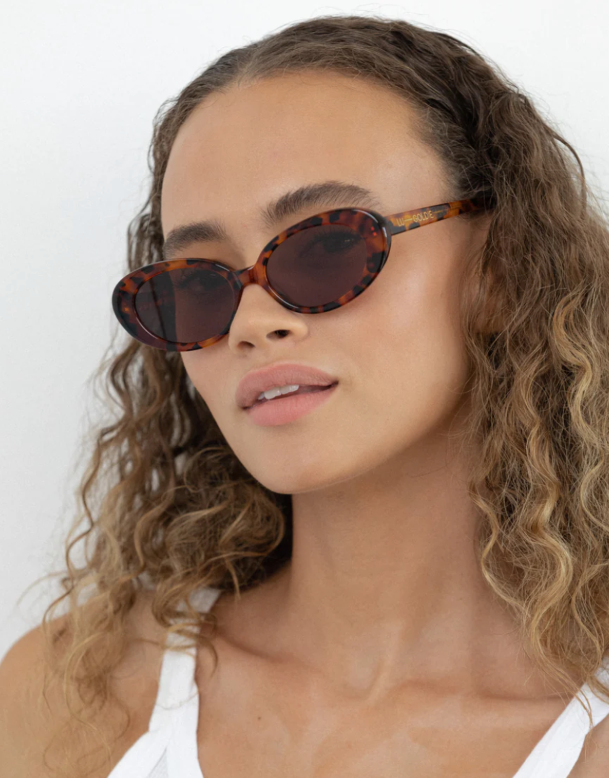 Lu Goldie Jeanne Tortoise Oval Sunglasses With Case & Cleaning Cloth LU—GOLDIE Jeanne Sunglasses in Black – Lu Goldie main image 2