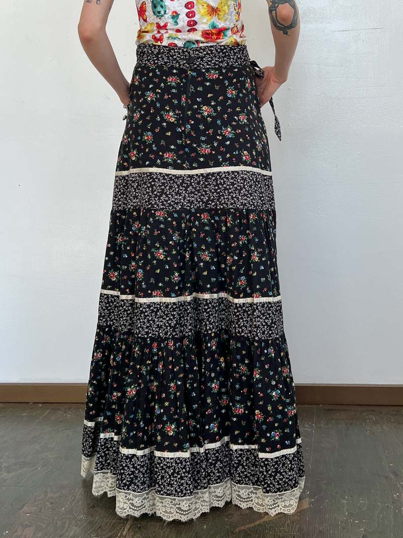 gunne sax ガニーサックス　小花柄　vintage skirt Vintage Gunne Sax Skirt // Jessica's Gunnies Button up