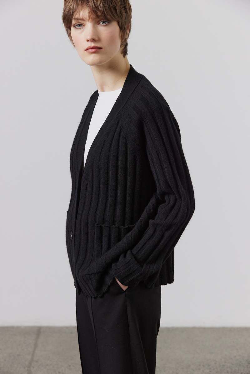 Lizzy Cardigan in Black