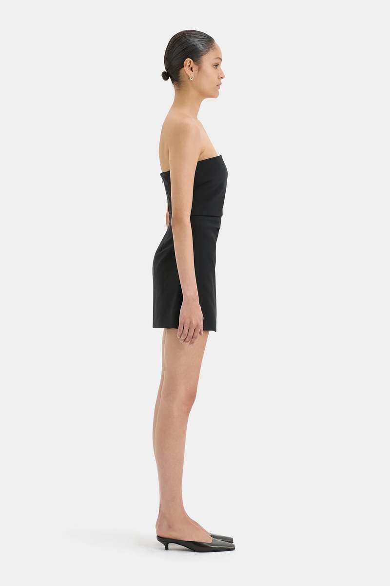 sir leonardo pleated mini dress SPOTLIGHT ON: The Sir Leonardo Pleated Mini Dress We're confident it will be one of the most sought after mini dresses this autumn. Available to hire now in sizes 0, 1