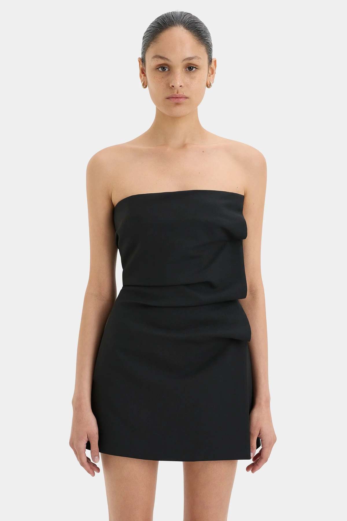sir leonardo pleated mini dress SPOTLIGHT ON: The Sir Leonardo Pleated Mini Dress We're confident it will be one of the most sought after mini dresses this autumn. Available to hire now in sizes 0, 1