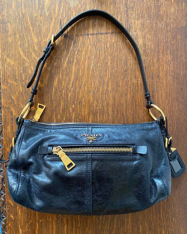 PRADA vitege archive y2k バック Vintage Y2K PRADA Vitello Shine Black Shoulder Bag With Gold