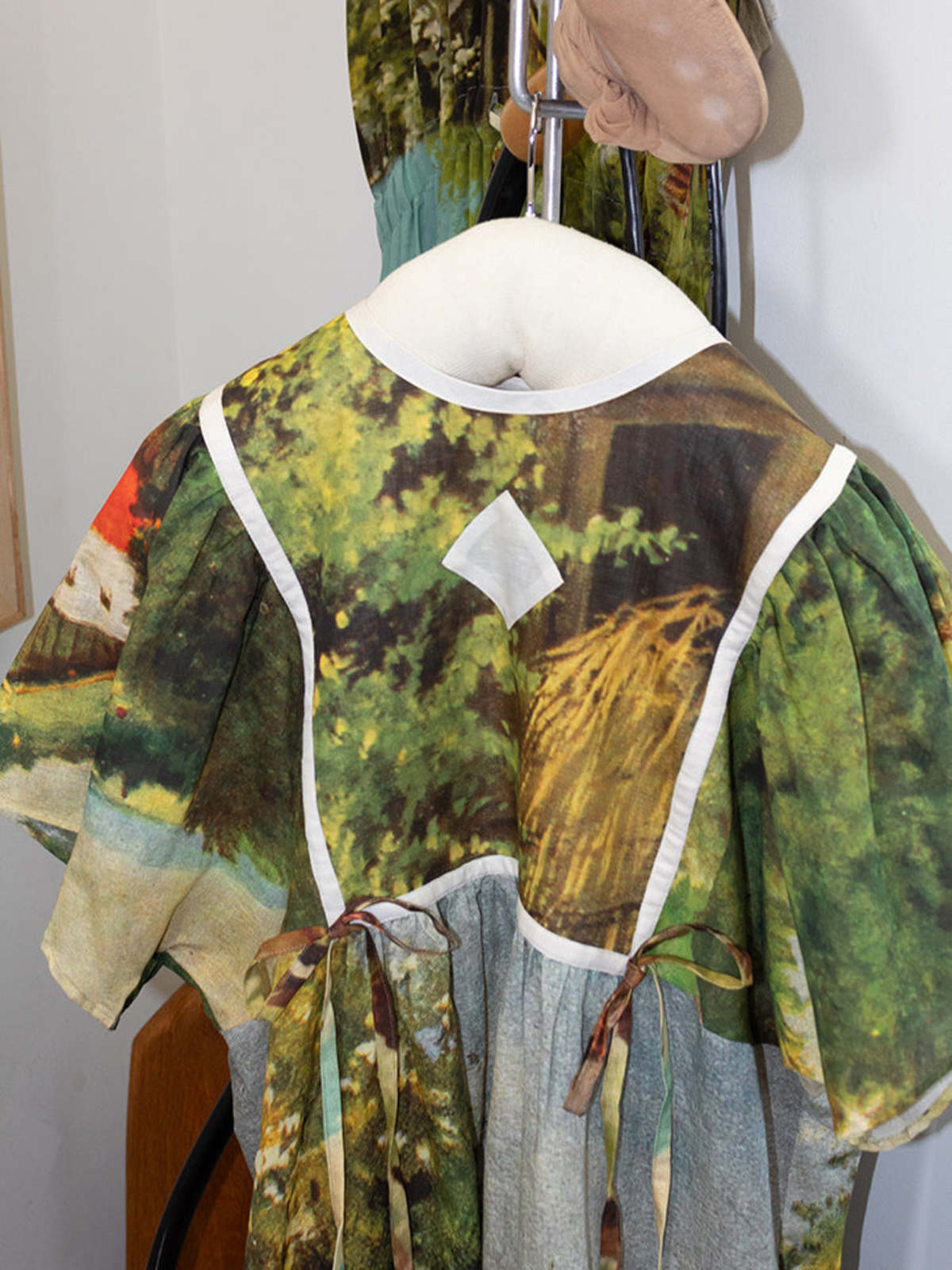 anntian folk dress ワンピース Anntian Folk Dress - Village Print | Garmentory