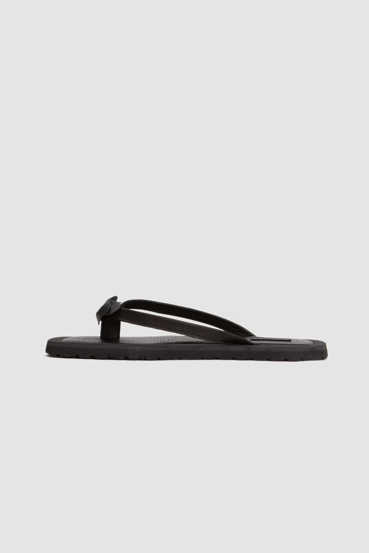Hender Scheme Bloom Thong Sandals - Black | Garmentory