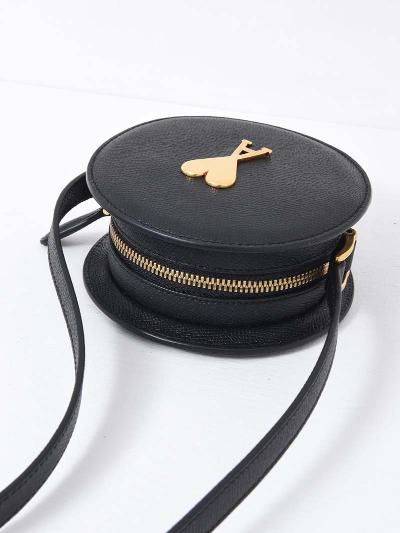 【AMI】 Round Paris Paris Bag Black ★人気 AMI ROUND PARIS PARIS BAG - BLACK | Garmentory