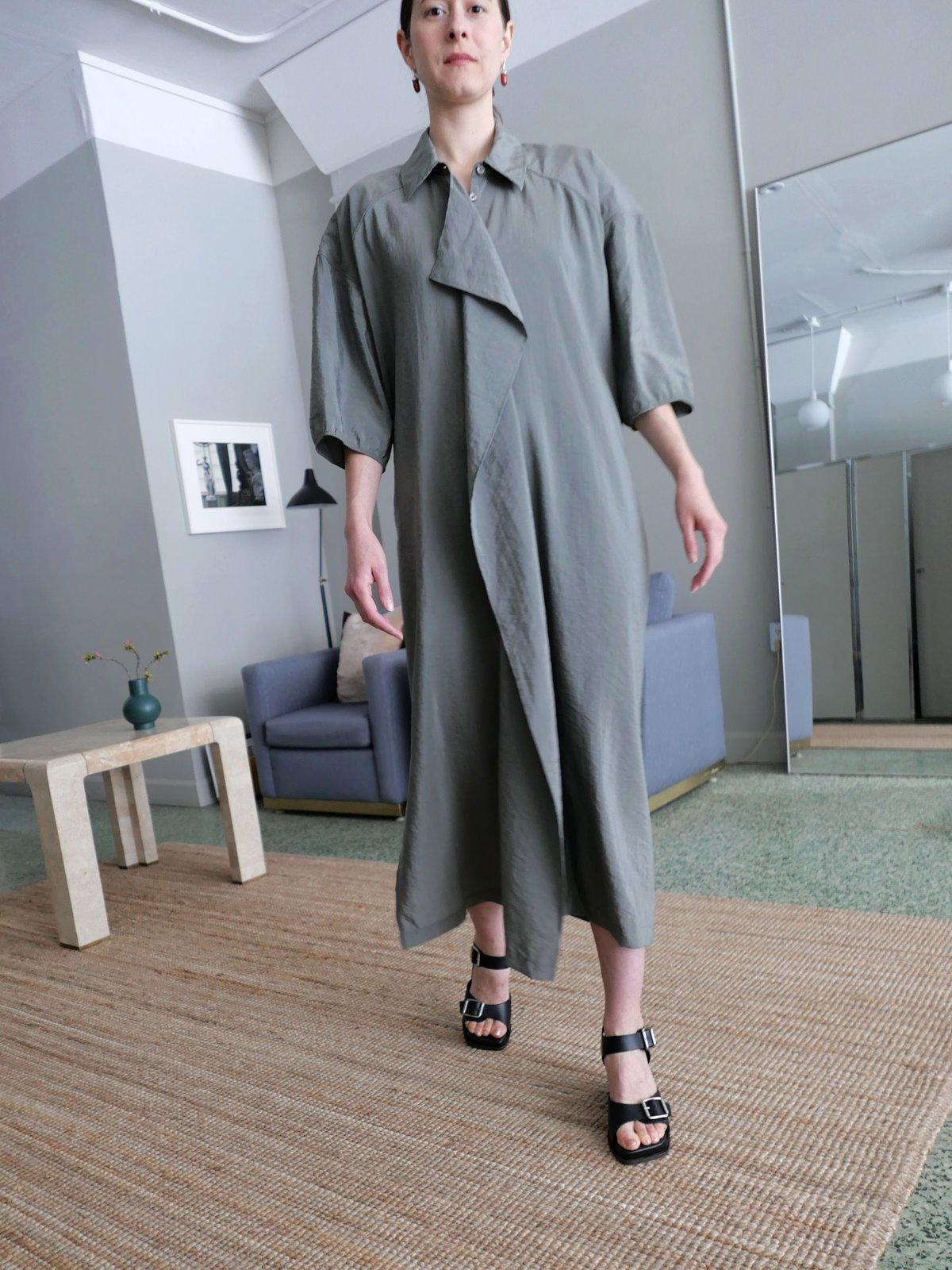 オールインワン・サロペット Lemaire Asymmetrical Shirt Dress With Tie Belt Asphalt Asymmetrical Shirt Dress | LEMAIRE
