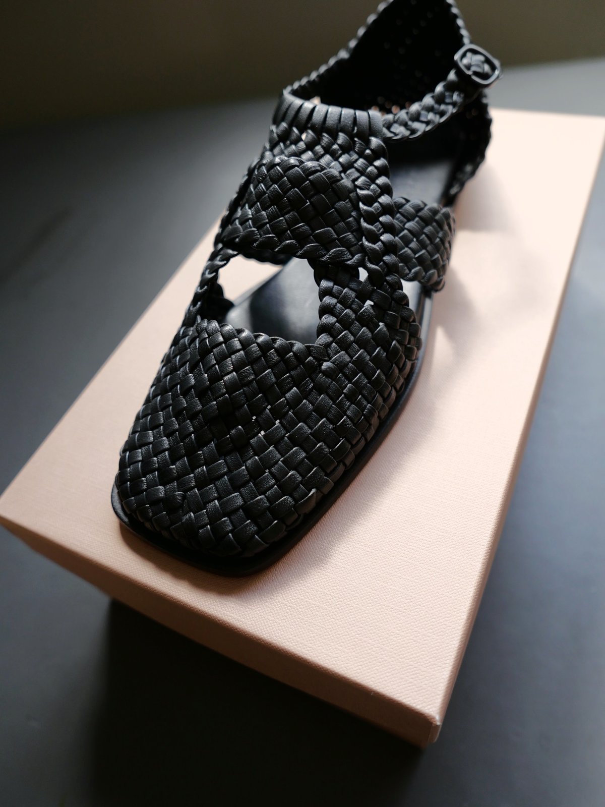 【HEREU】Barana Sandals/追跡可能/全国送料無料 HEREU＞ BARANA サンダル