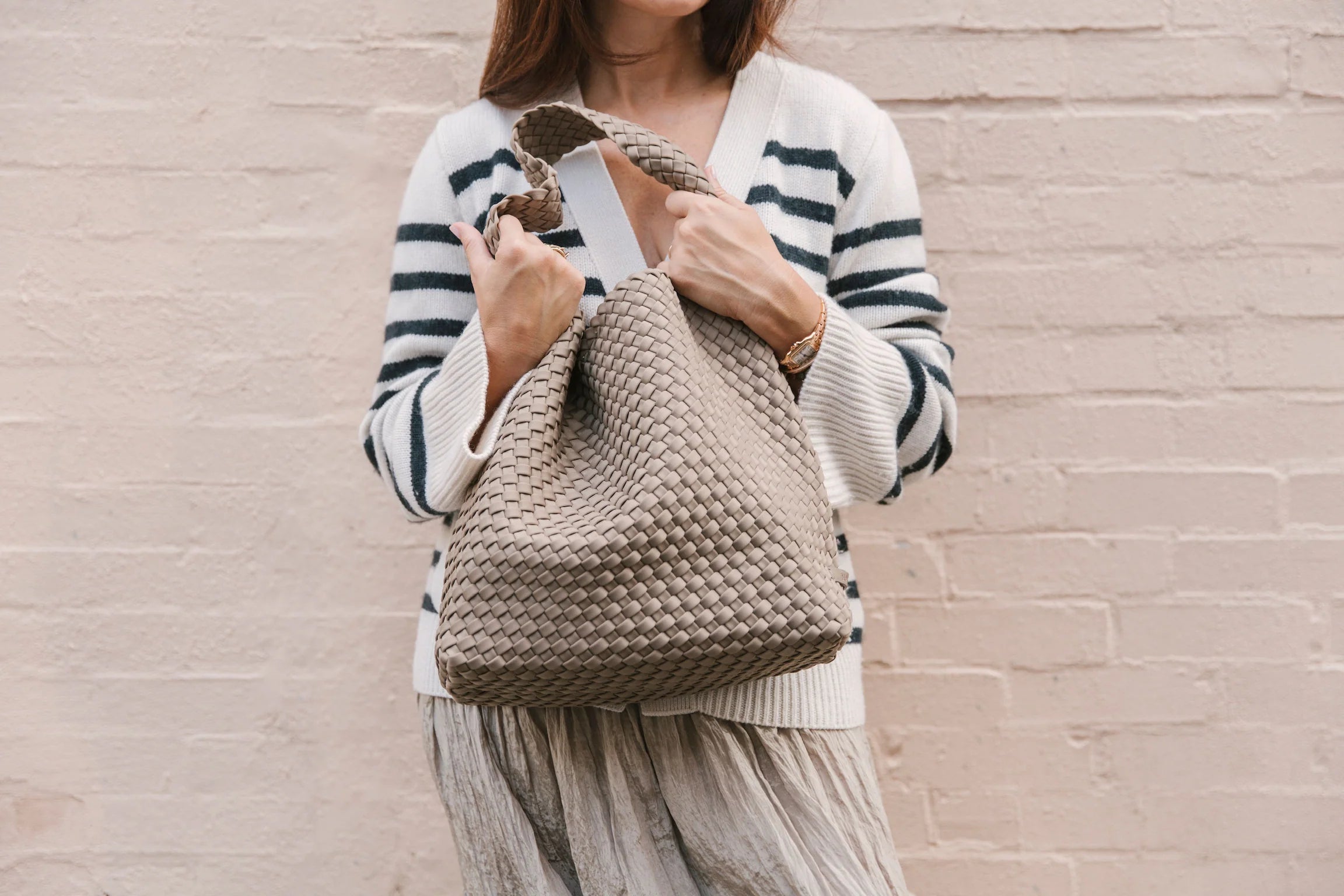 【Naghedi】Nomad Medium Hobo Cashmere Nomad Medium Hobo | Cashmere