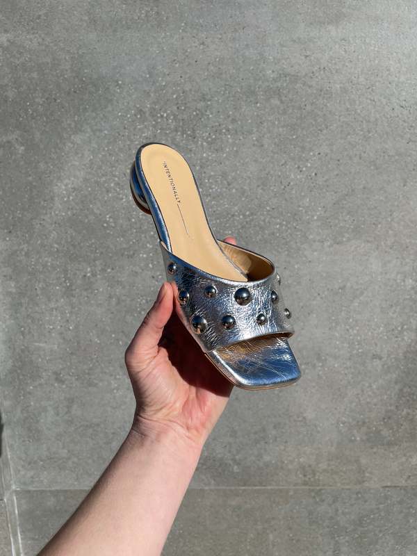 "INTENTIONALLY __________." SADIE METALLIC SLIDE - MERCURY