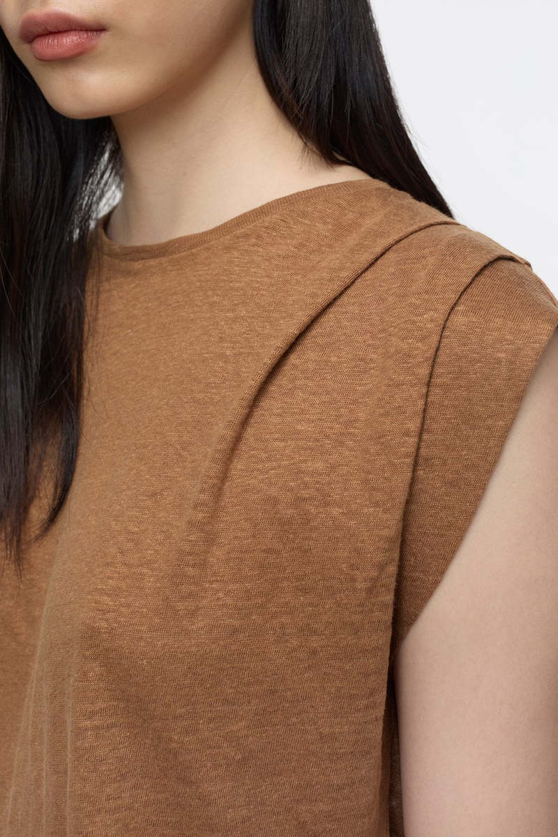 Closed Pleated Linen Top Closed Pleated Linen Top
