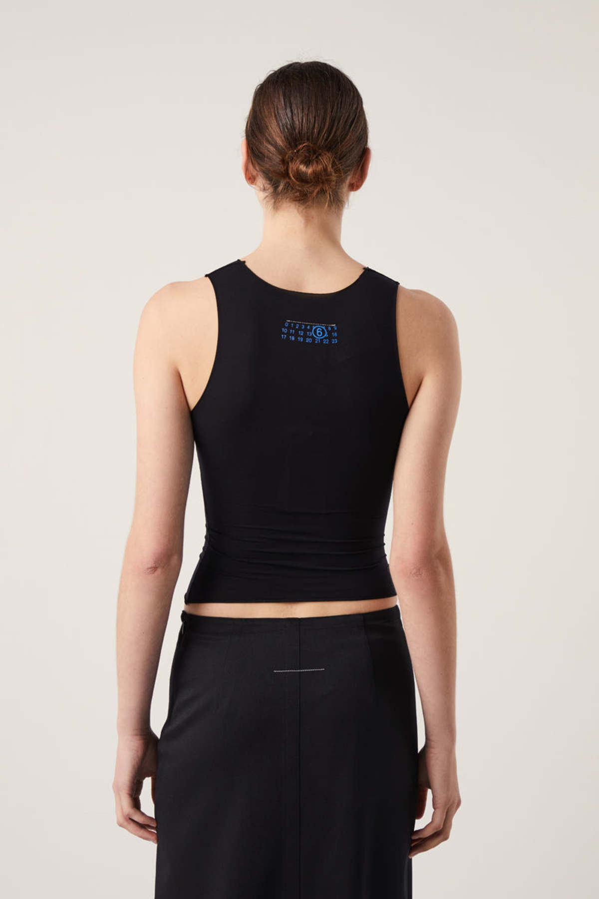【MM6】NUMBER LOGO OPEN DETAIL SLEEVELESS T-SHIRT Mm6 Maison Margiela Numbers-motif Tank Top - Black | Garmentory