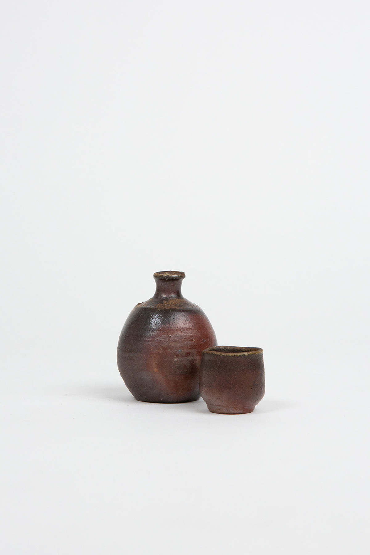 Erica Tanov Fujiwara Toshin Bizen Yohen Shuki sake bottle and cup