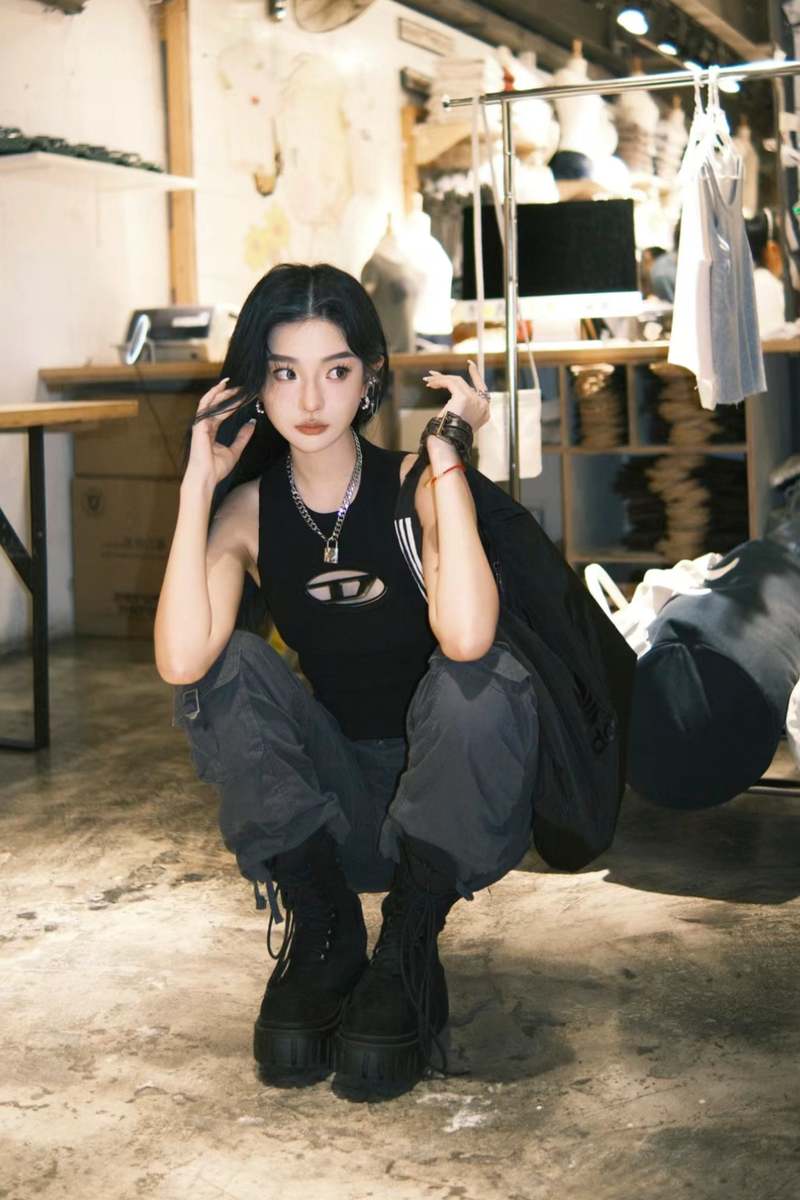DIESEL◆M-ONERVA-TOP/ノースリーブカットソー/L/レーヨン/BLK M-ONERVA-TOP Woman: Cut-out knit tank top, D logo plaque