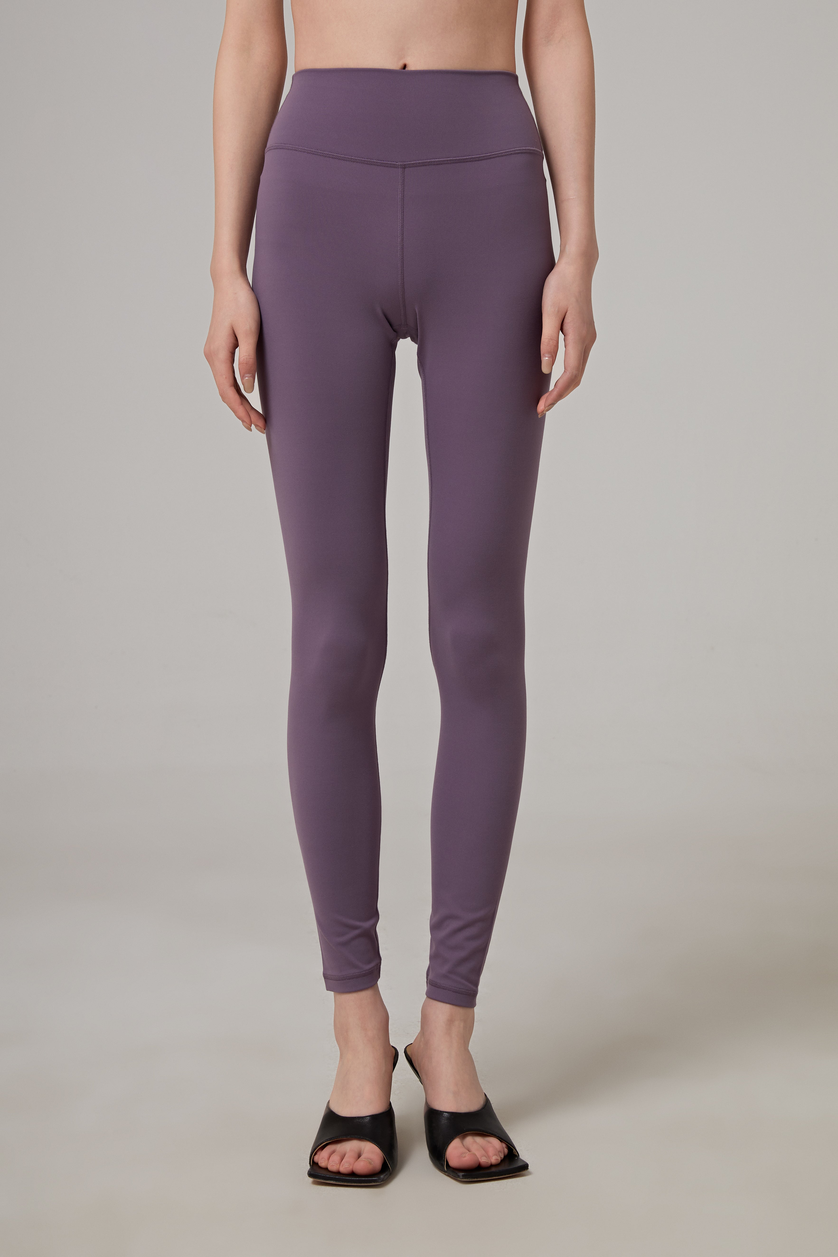 ボトムスその他 Sporty & Rich Bold Logo Leggings (50319) Bold Health Legging - Black/Gold – Sporty & Rich