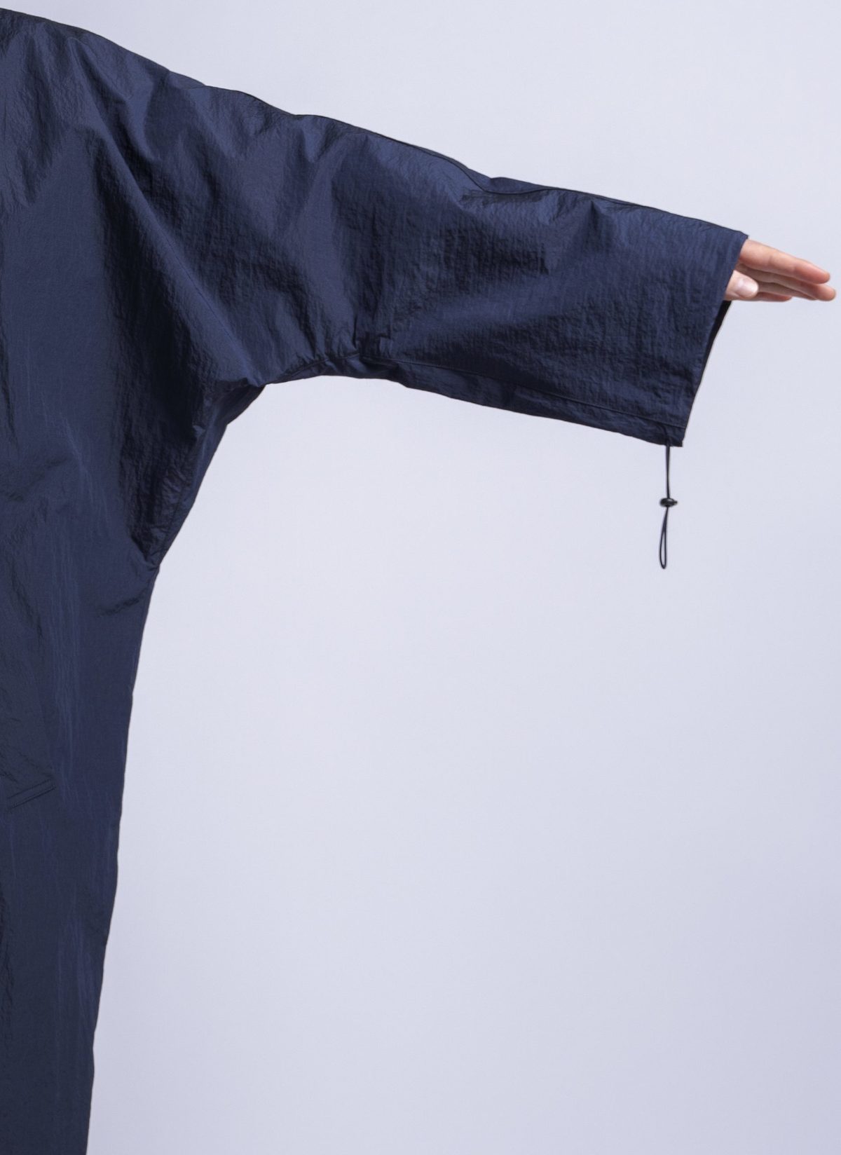 HOODED NOMAD PARKA IN MIDNIGHT BLUE RIPPLE RIPSTOP - GREI