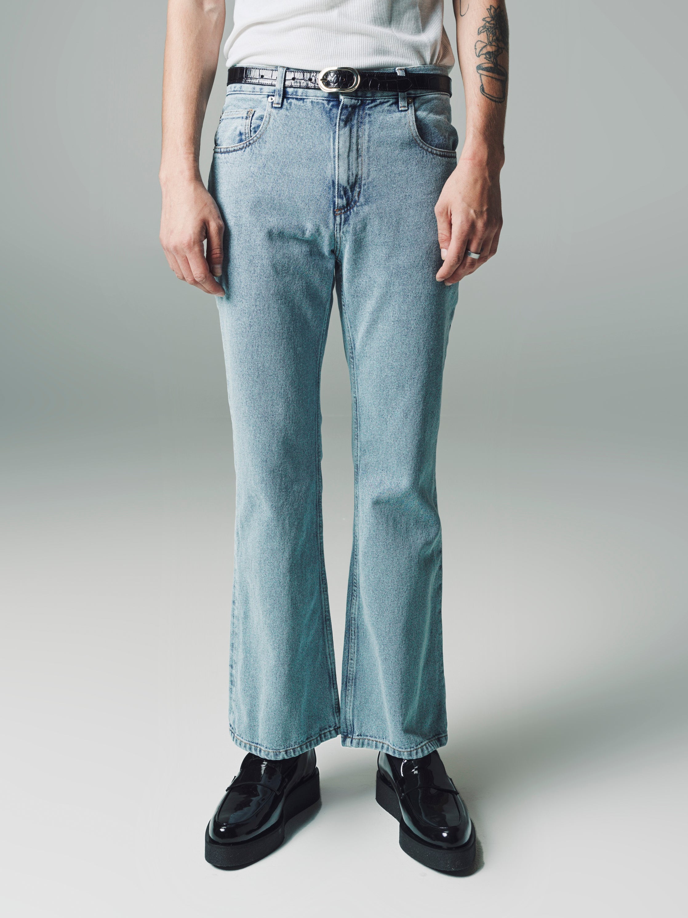 Ernest W. Baker フレアジーンズ　ライトブルー S FLARE JEANS - LIGHT BLUE — ERNEST W. BAKER