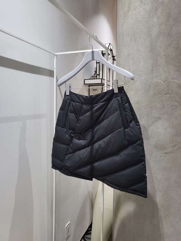 Chen Peng Buckle Side Puffa Skirt - Black