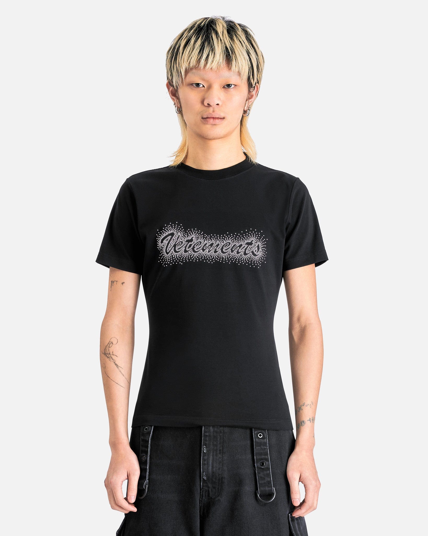 VETEMENTS ブリング ロゴ Tシャツ Vetements Bling Logo Fitted T-Shirt - Black | Garmentory