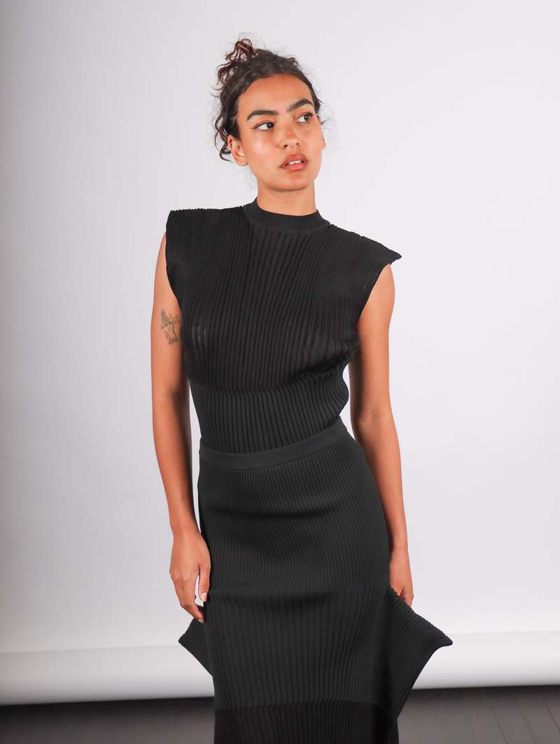 ISSEY MIYAKE ユニセックス ニット Issey Miyake Sensu Knit Top - Black | Garmentory