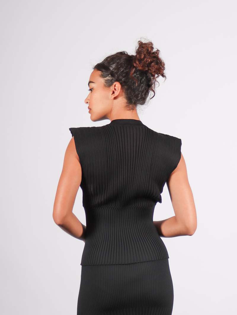 ISSEY MIYAKE ユニセックス ニット Linkage Knit Top — Off White – La Garçonne
