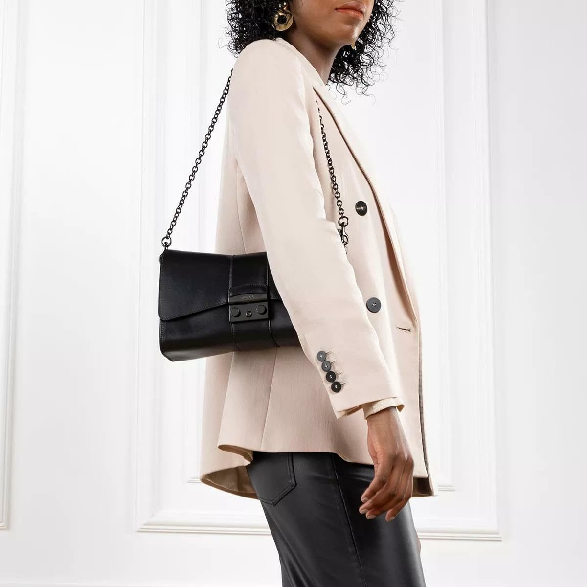 【FURLA】METROPOLIS S SHOULDER BAG REMI【送料関税無料】 FURLA METROPOLIS S SHOULDER BAG REMI | Black Women's
