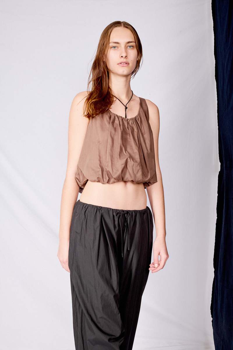 トップス AMOMENTO SHEER VOLUME CROP TOP AMOMENTO Brown Sheer Volume Crop Top - Brown | Garmentory
