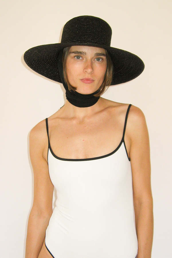 Clyde Medium Straw Brim Flat Top Hat w. Neck Shade - Black 
