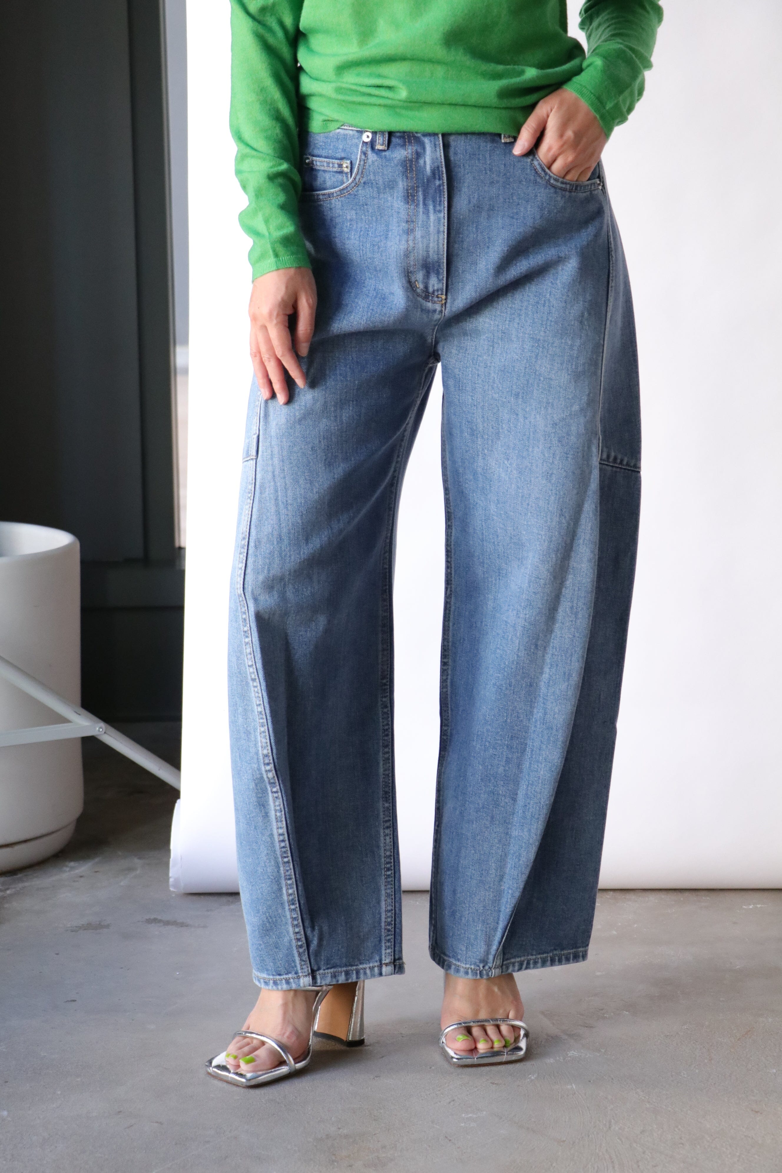 Tibi/ティビ】クラッシックウォッシュデニム SID JEAN PETITE 【公式通販】 Tibi/ティビ】クラッシックウォッシュデニム SID JEAN PETITE 【公式通販】